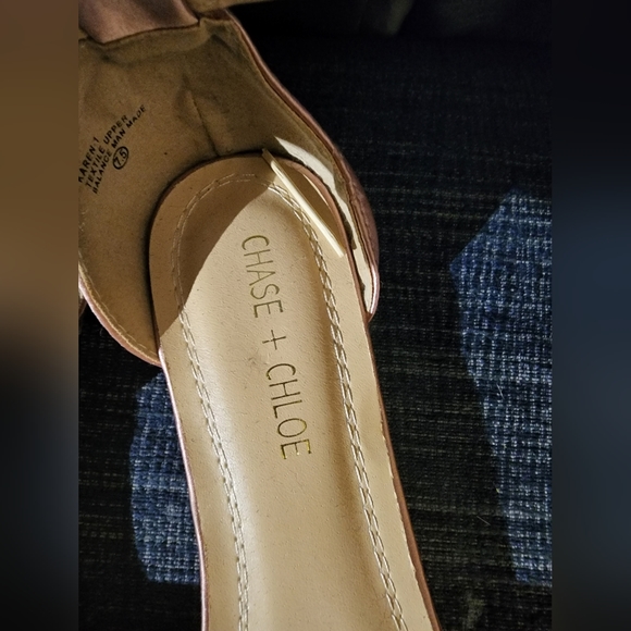 Women's 7.5 soft Pink with big flower designed pointy flat by Chase & Chloe - Picture 7 of 8